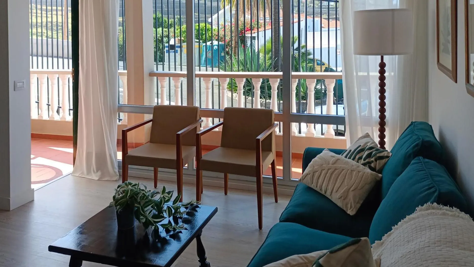 Apartamento Tajinaste Con Vistas Al Mar Y La Montana Y Wifi Gratis Los Realejos Spain